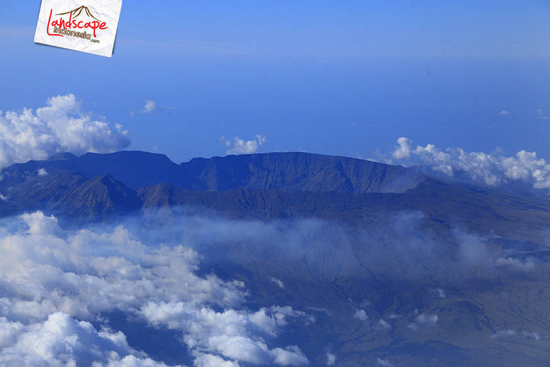 kaldera Tambora, tahun lalu kami berada di sana kaldera Tambora,
tahun lalu kami berada di sana