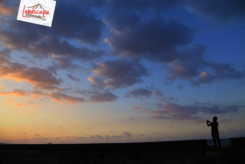 mengabadikan senja mengabadikan senja