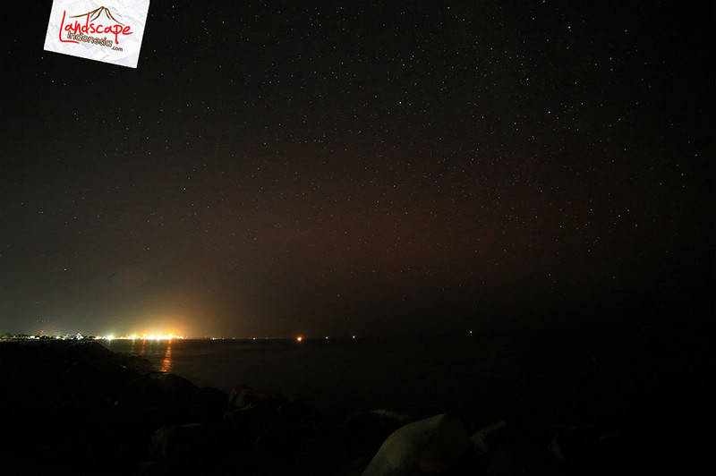 lampu pelabuhan maumere di kejauhan lampu pelabuhan maumere di kejauhan