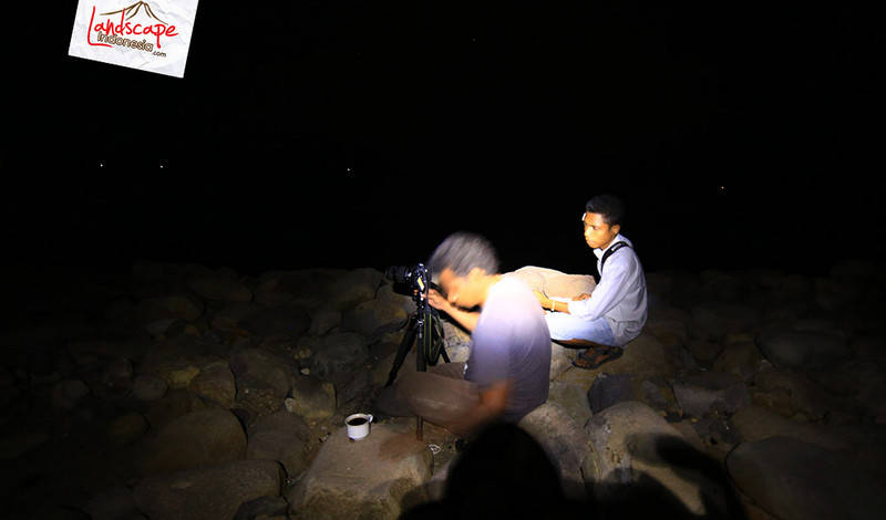 sibuk mengabadikan keindahan malam sibuk mengabadikan keindahan malam