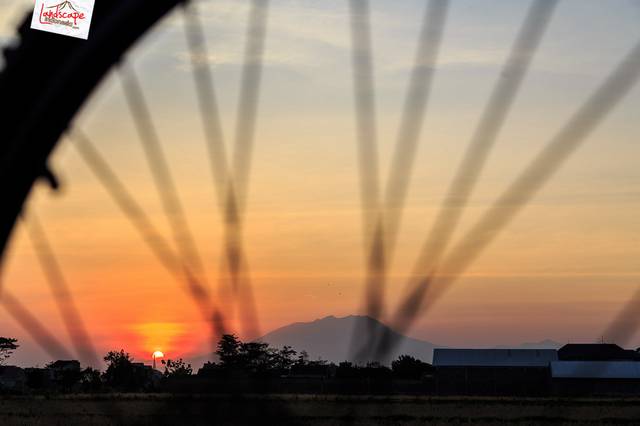 merangkai pagi dengan sepeda
