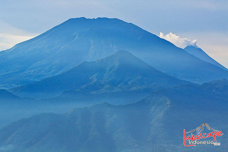 Gunung Merbabu dari Ungaran Gunung Merbabu dari Ungaran