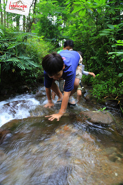 menaiki bebatuan menaiki bebatuan