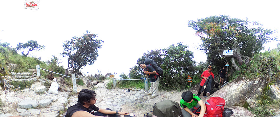 Perjalanan Mendokumentasikan View 360 Gunung Lawu