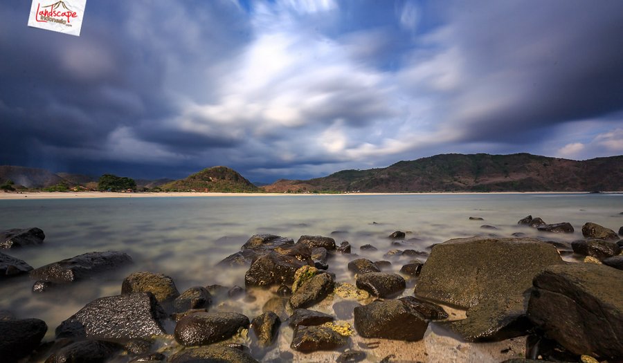 pantai mawun dalam balutan slow speed pantai mawundalam balutan slow speed