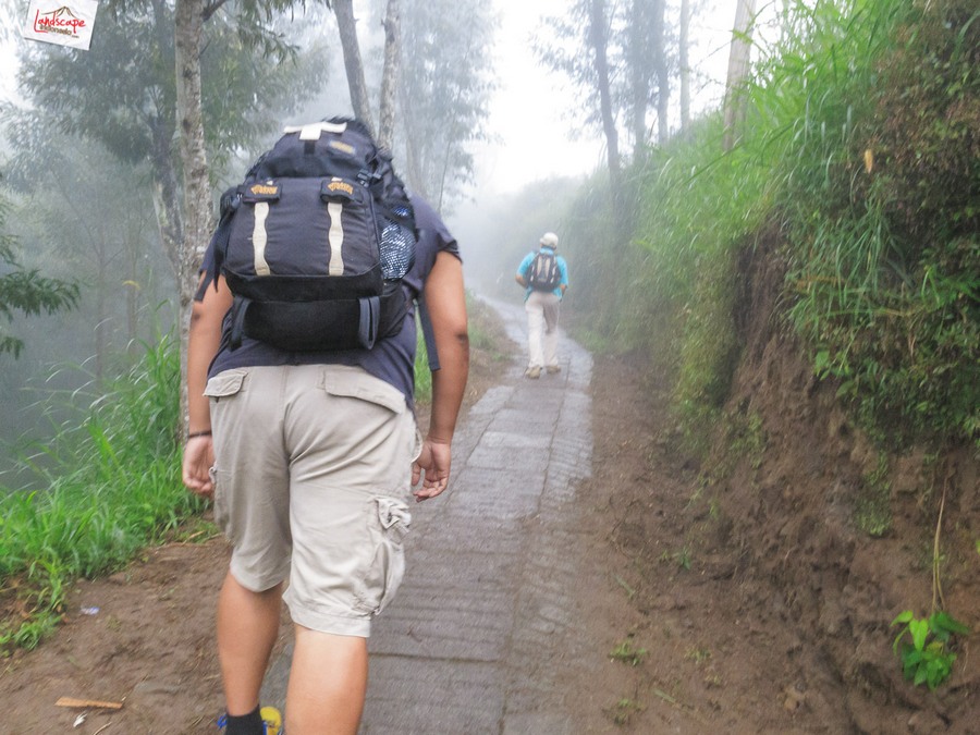 12 jam gunung merapi