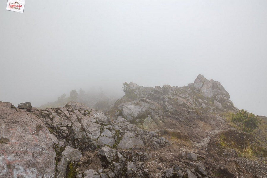 12 jam gunung merapi