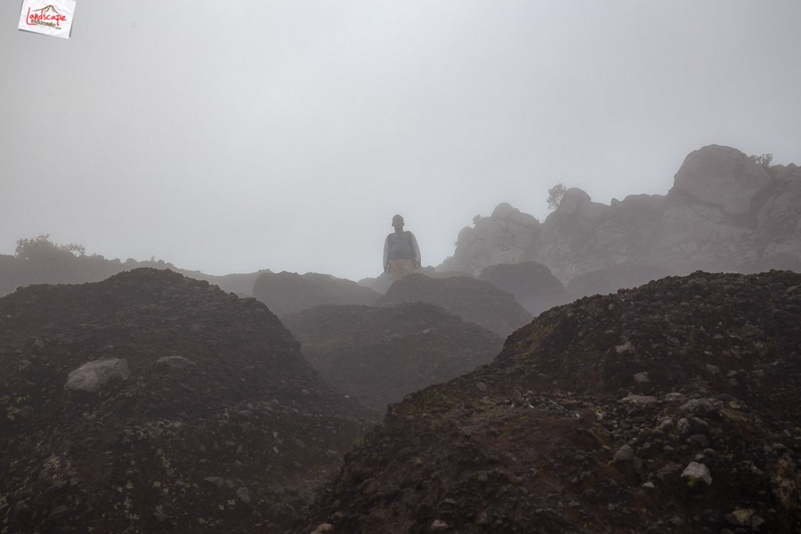 12 jam gunung merapi