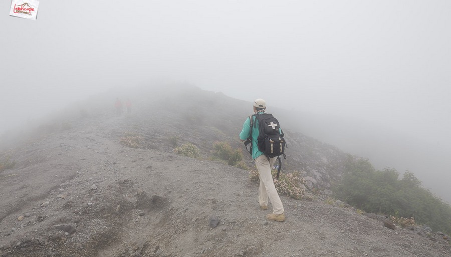 12 jam gunung merapi