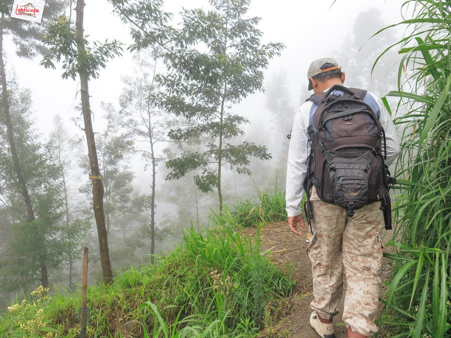 12 jam gunung merapi