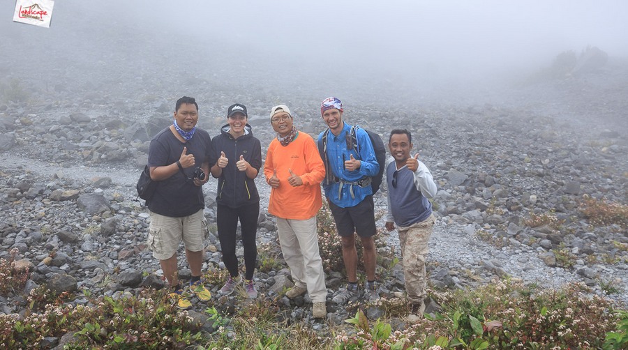 12 jam gunung merapi