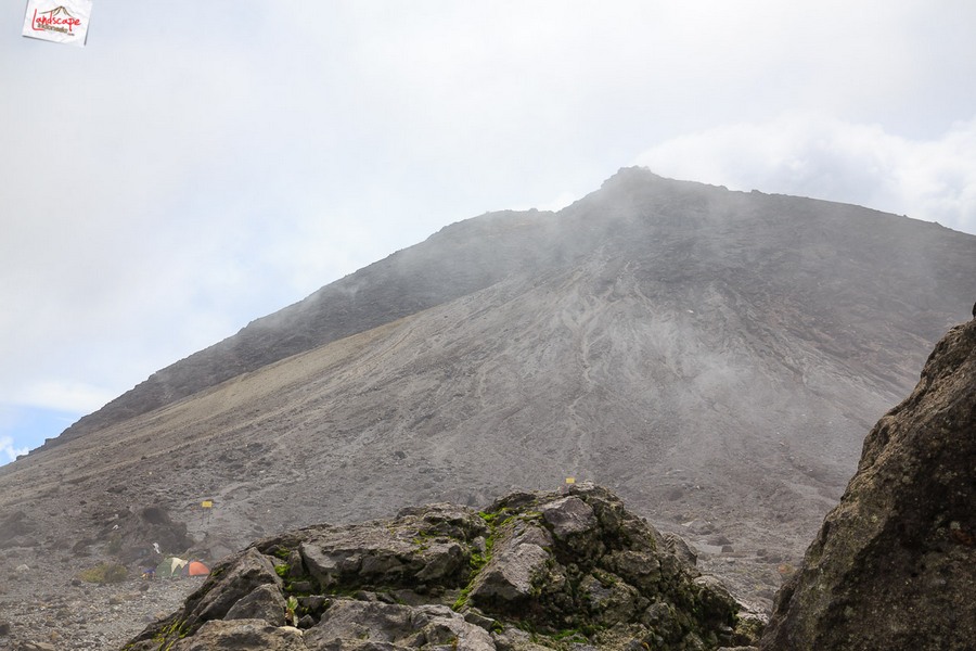 12 jam gunung merapi