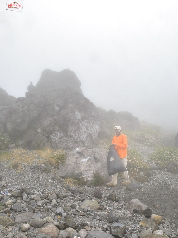 12 jam gunung merapi