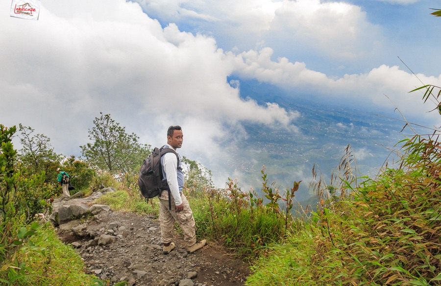 12 jam gunung merapi