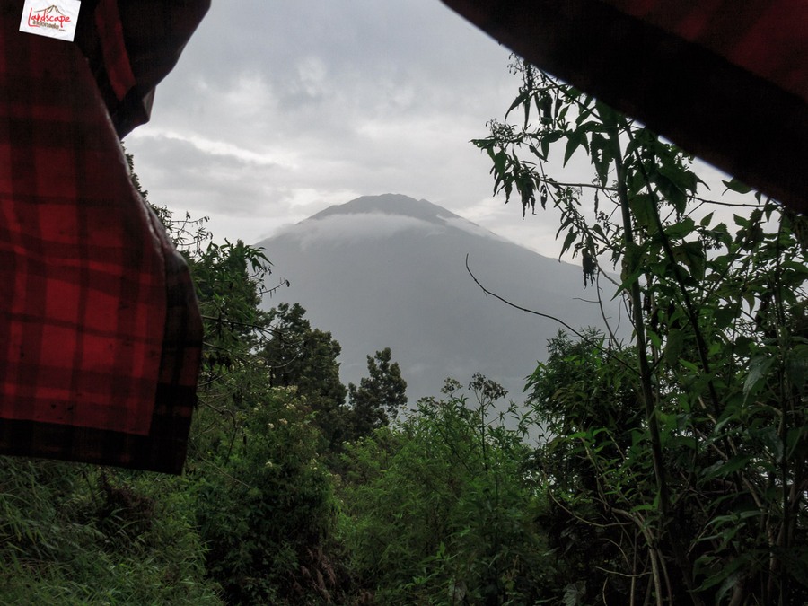 12 jam gunung merapi