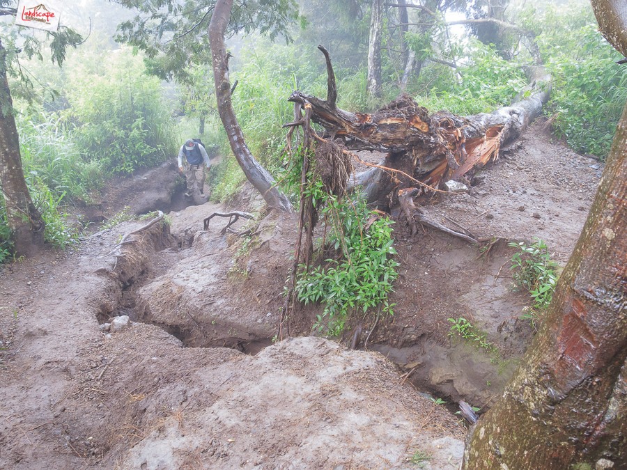 12 jam gunung merapi