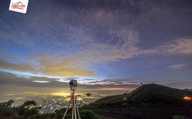 mengabadikan pemandangan malam mengabadikan pemandangan malam