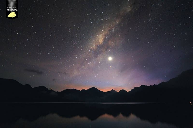 milky way di atas danau segara anak, rinjani