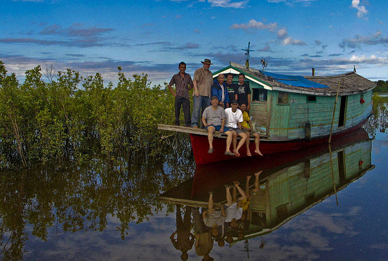 Danau Bekuan Berfoto bersama di danau bekuan