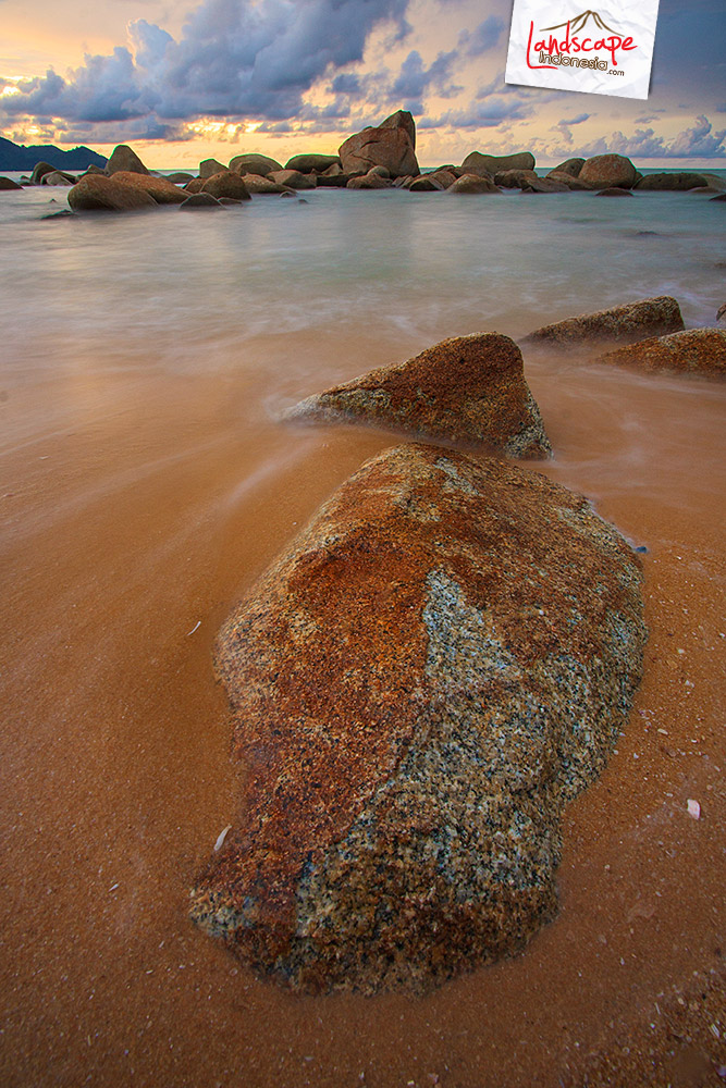 menanti senja di kura-kura beach menanti senja di kura-kura beach