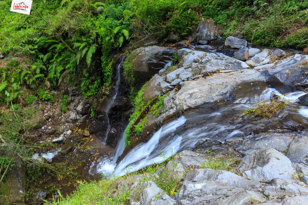 air terjun kembar tiga