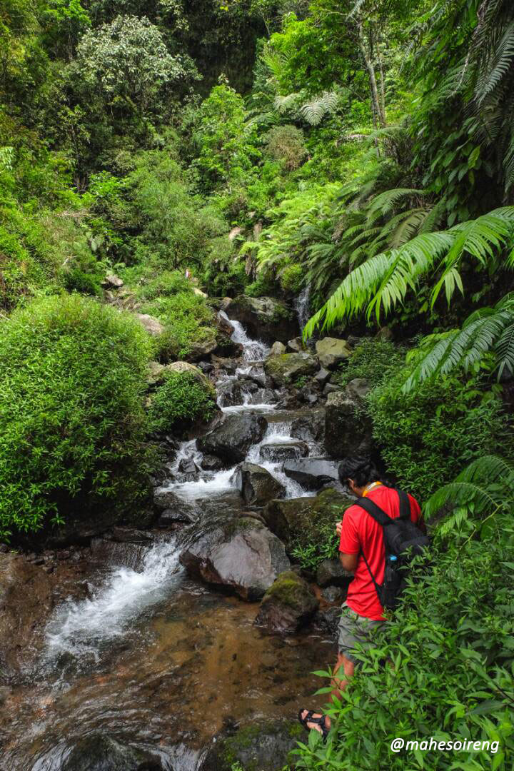 mengabadikan perjalanan menuju Tuk Songo