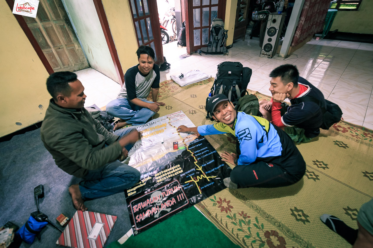 behind the scene buku merbabu - briefieng