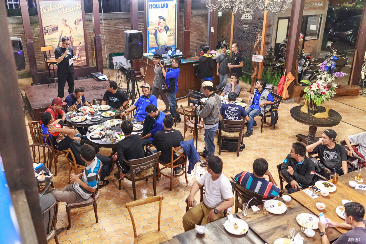 Buka bersama solo drone fly