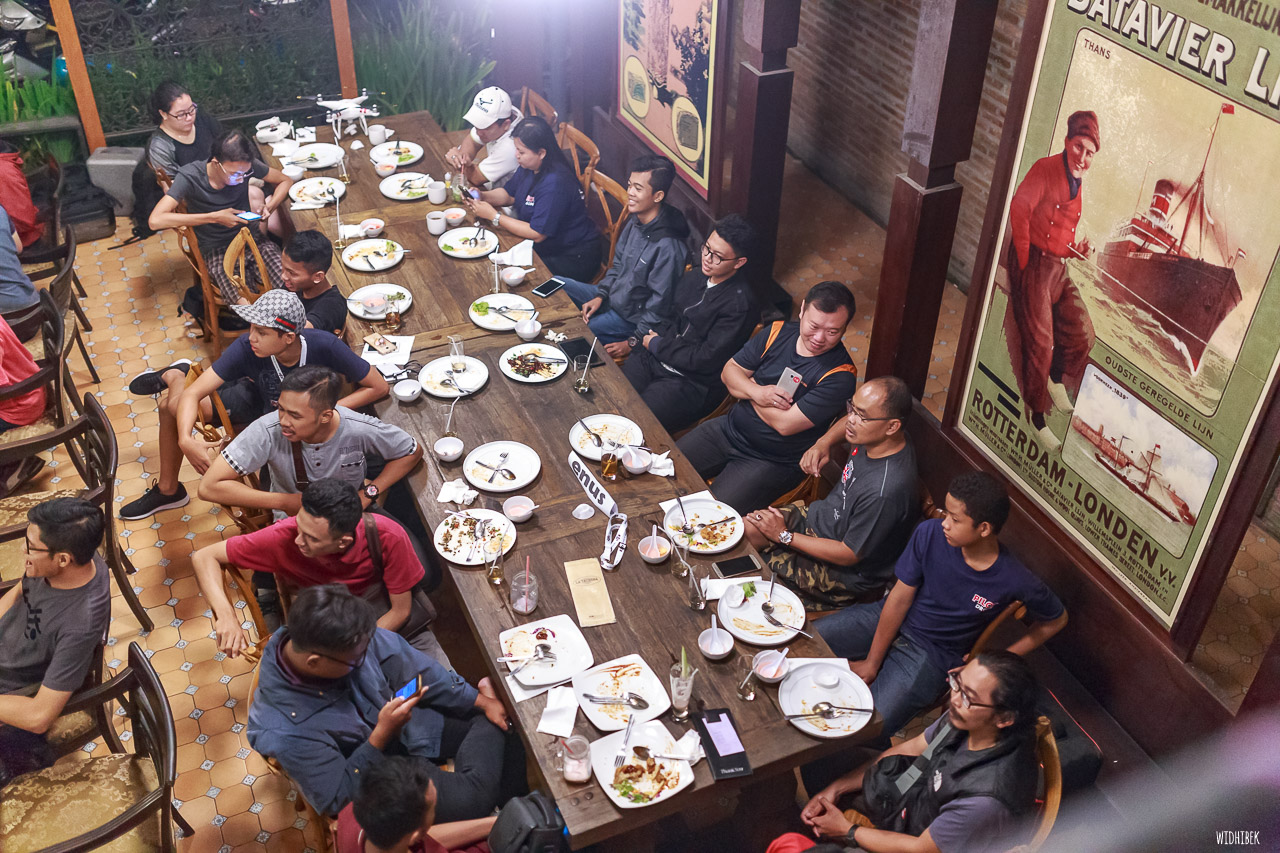 Buka bersama solo drone fly