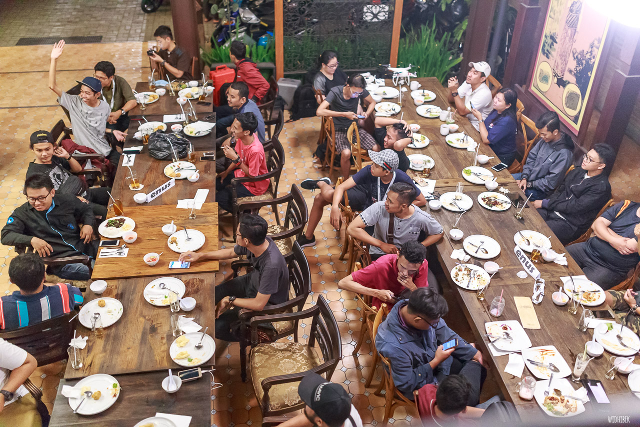 Buka bersama solo drone fly