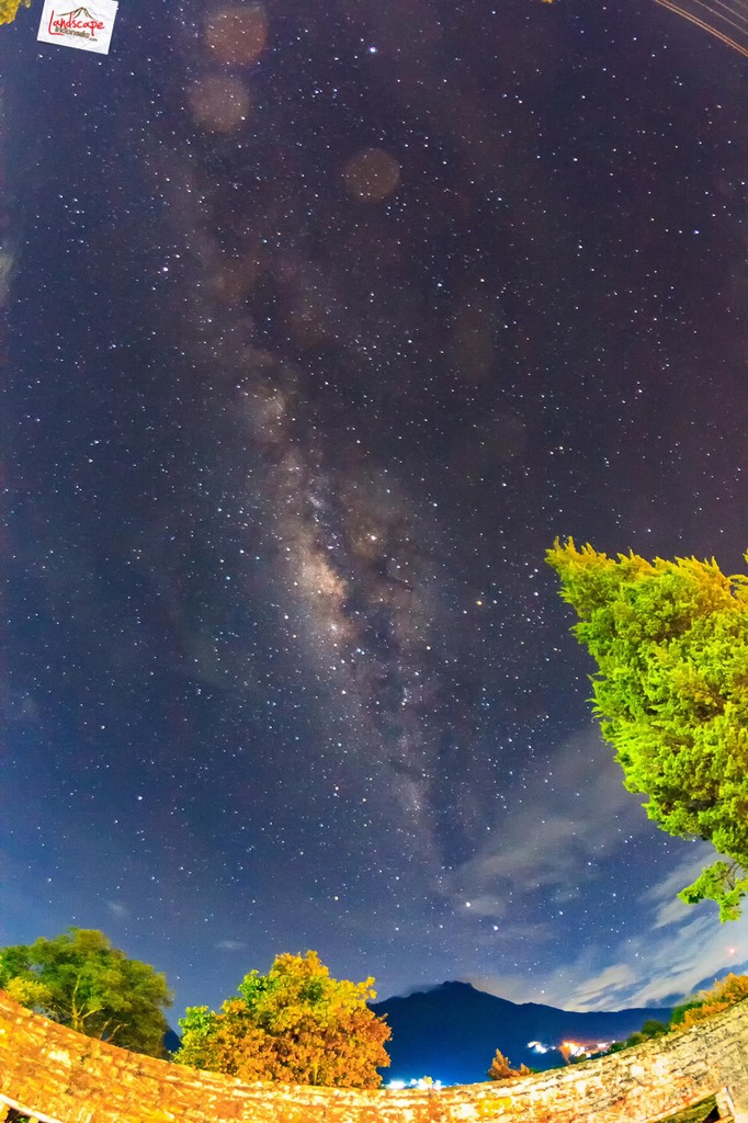 Lensa Samyang Fisheye 8mm untuk memotret milky way