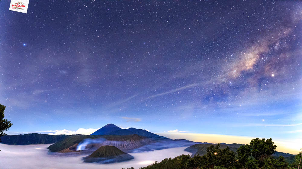 sunrise di pananjakan - mily way