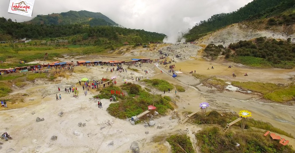dieng dari udara - kawah sikidang