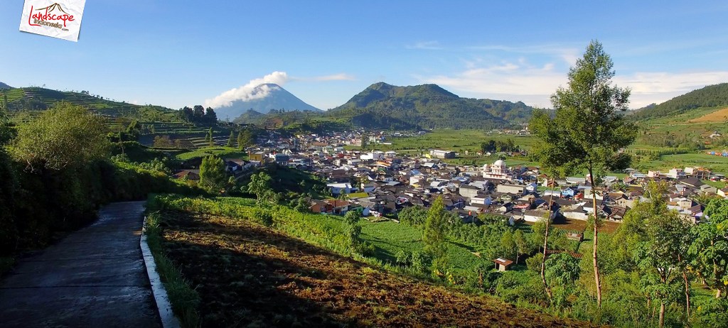 dieng dari udara - berlatar belakang gunung sundoro