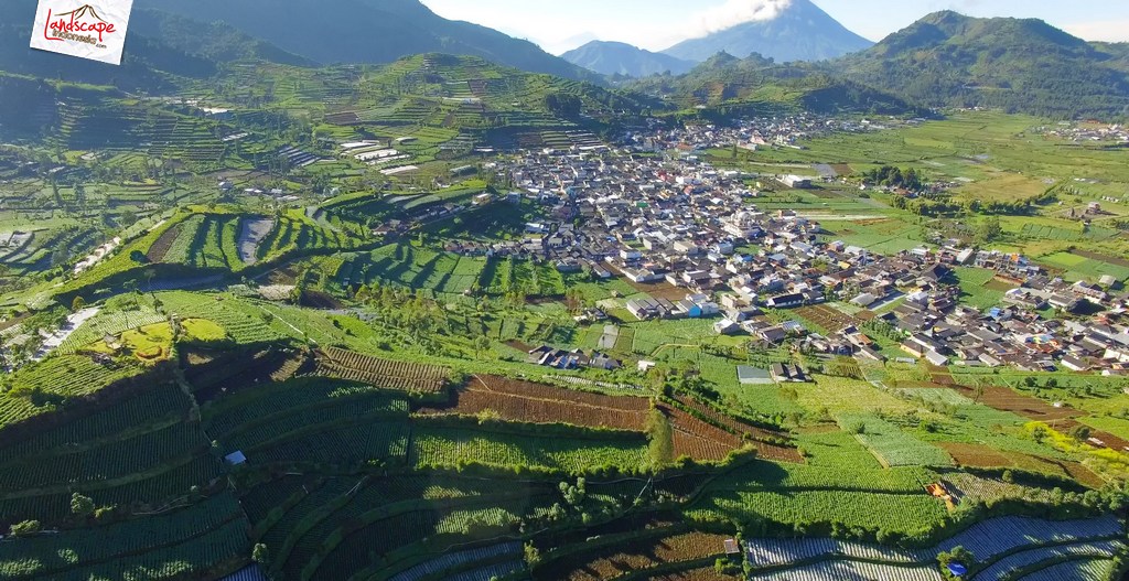 dieng dari udara - pagi dari sekitar bukit skuter
