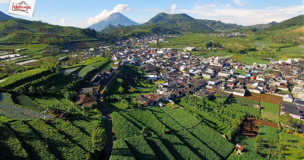 dieng dari udara - landscape dari udara