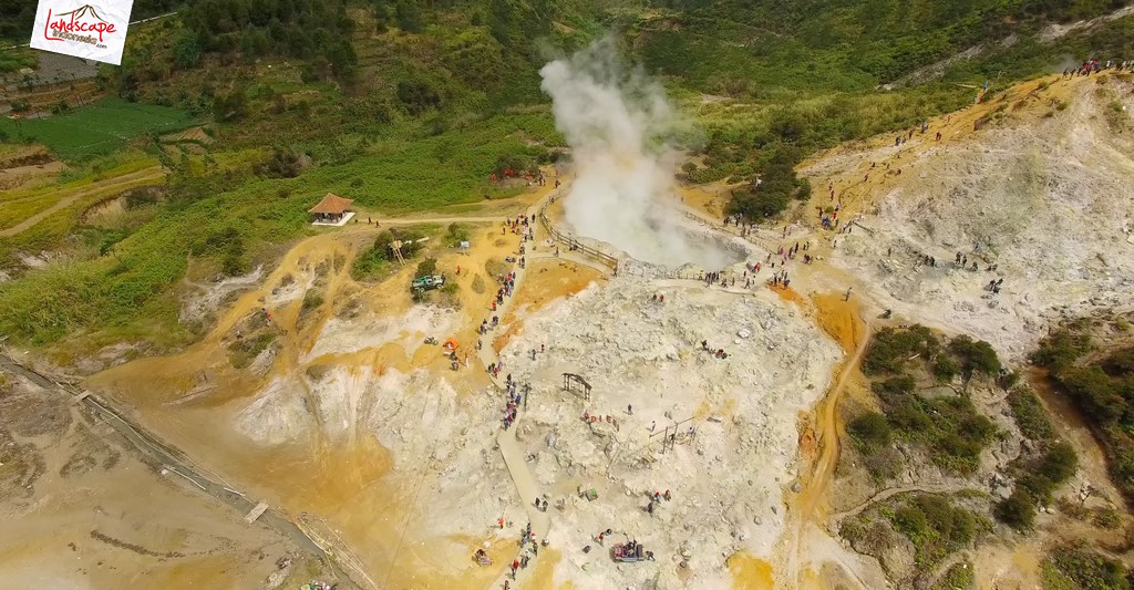 dieng dari udara - kawah sikidang