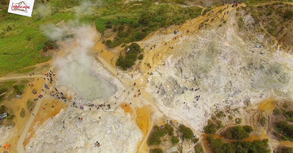 dieng dari udara - kawah sikidang