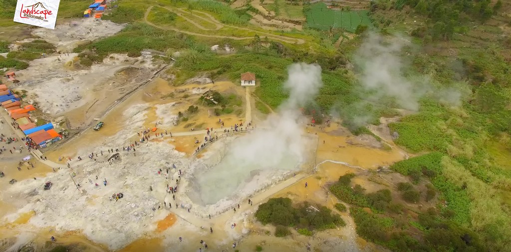 dieng dari udara - kawah sikidang
