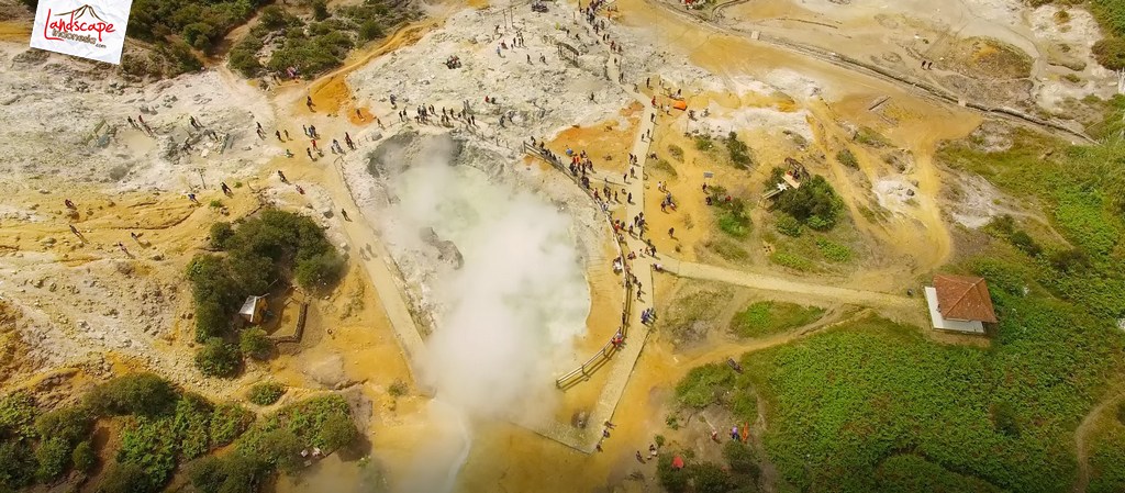 dieng dari udara - kawah sikidang