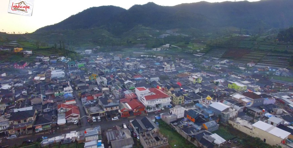 dieng dari udara - pagi di dieng