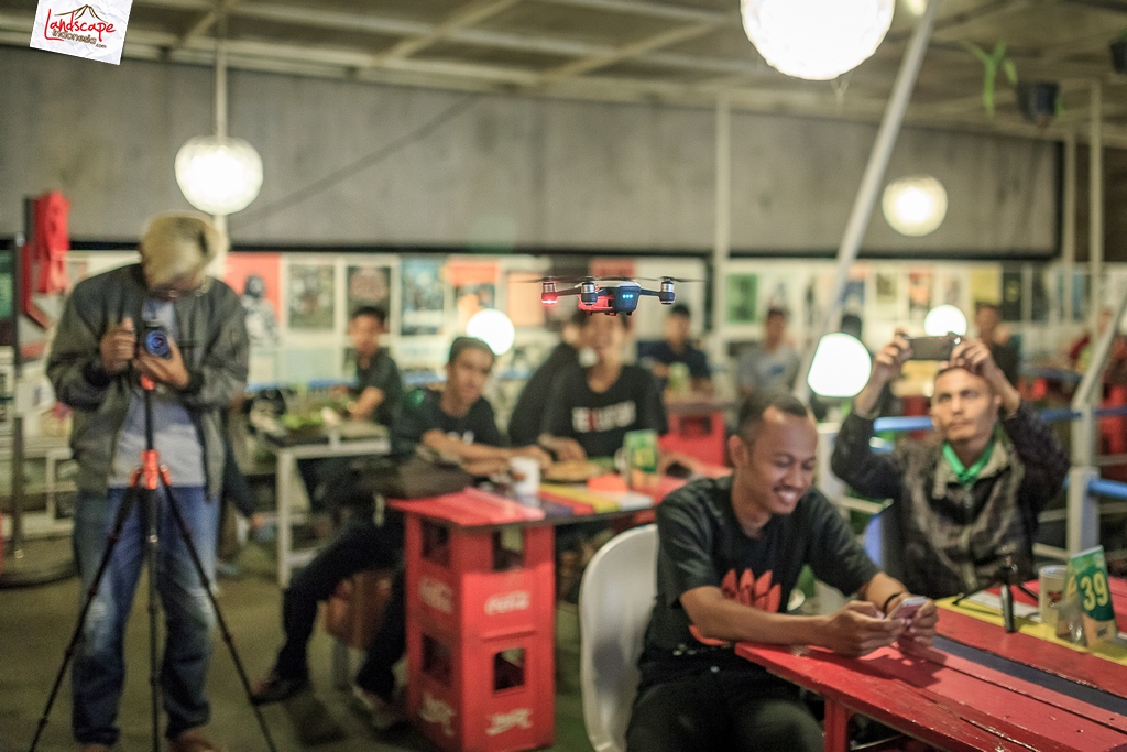 Solo Drone Fly Halal Bihalal dji spark