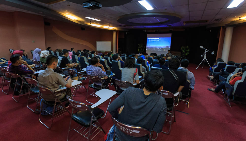 Meracuni Keindahan Milky Way