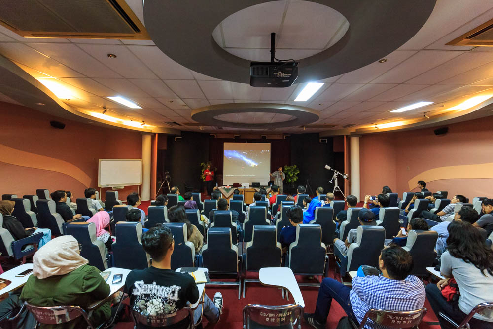 Meracuni Keindahan Milky Way