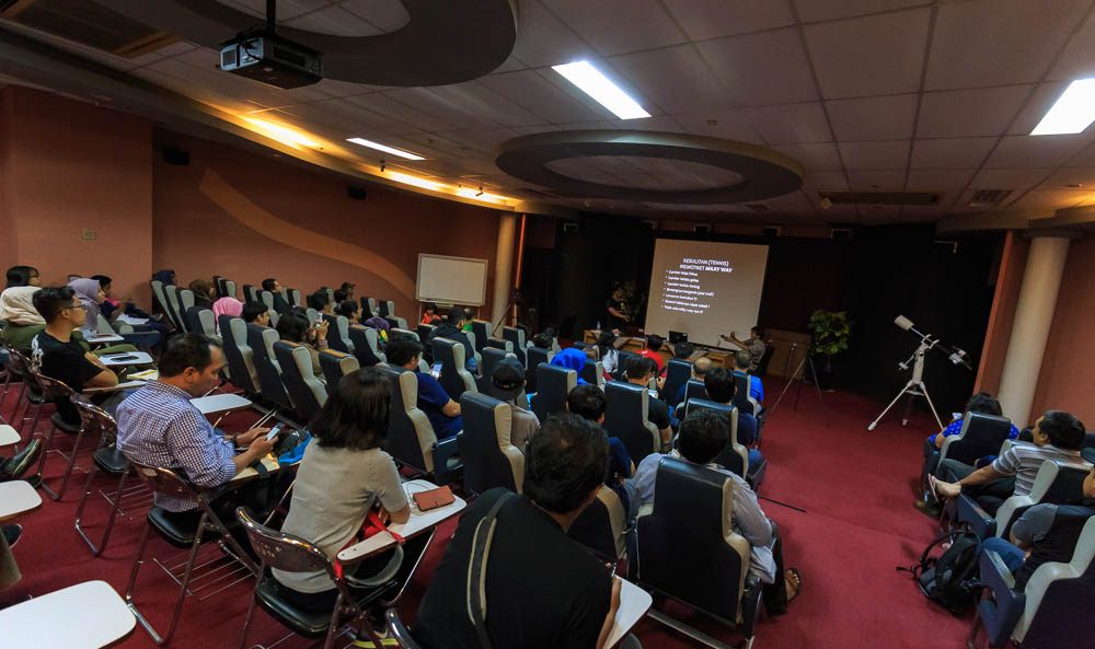 Meracuni Keindahan Milky Way