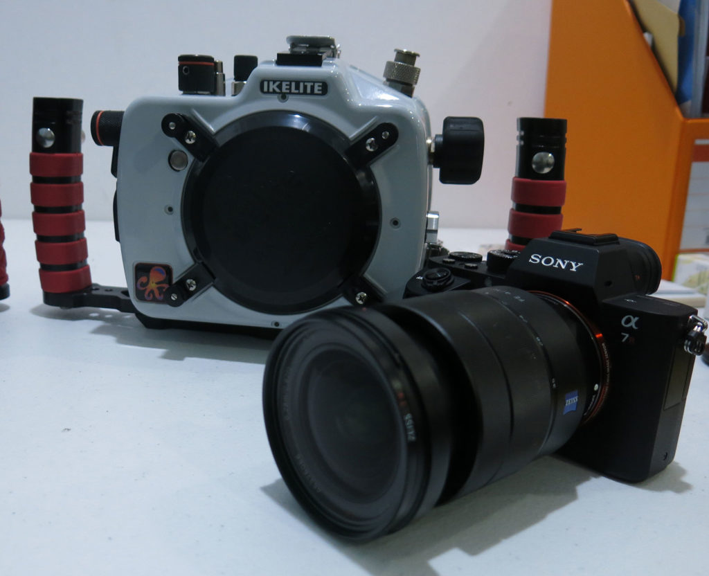 peralatan fotografi bawah laut