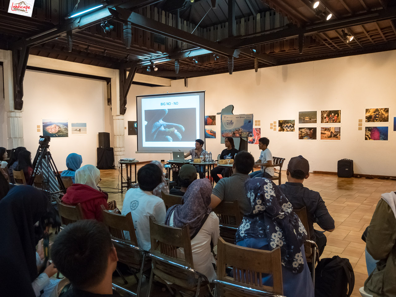 jelajah terumbu karang