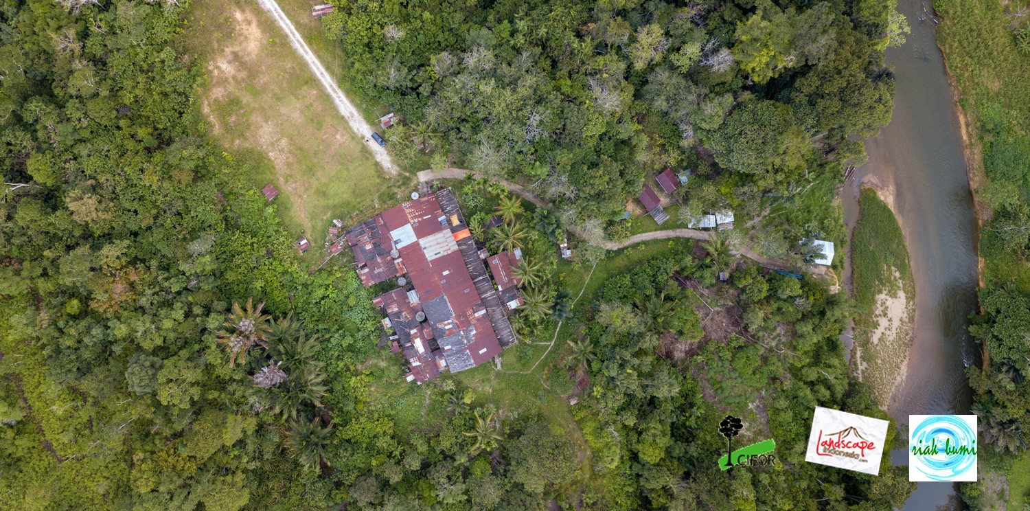 mengabadikan leboyan dari udara