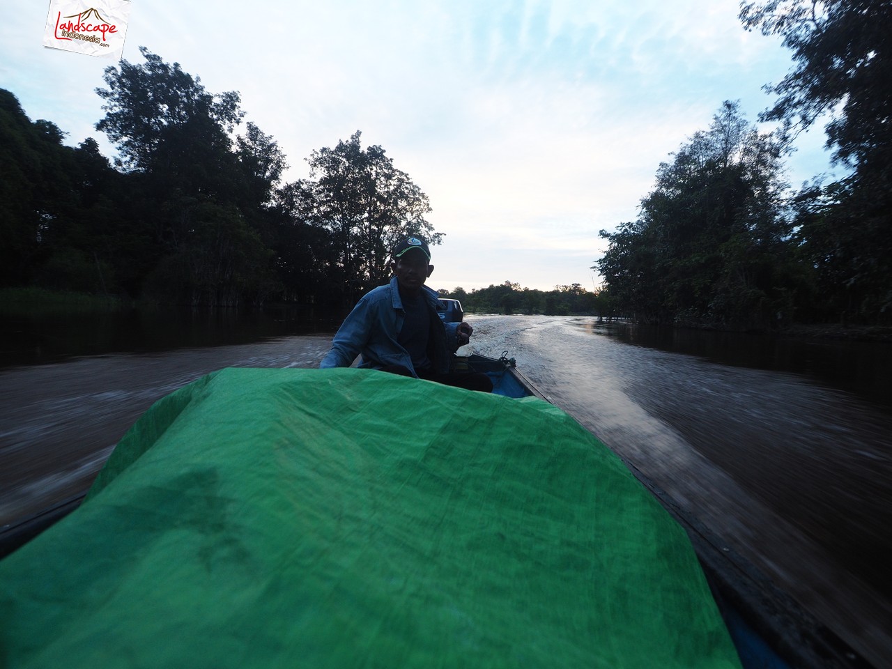 mengabadikan leboyan dari udara