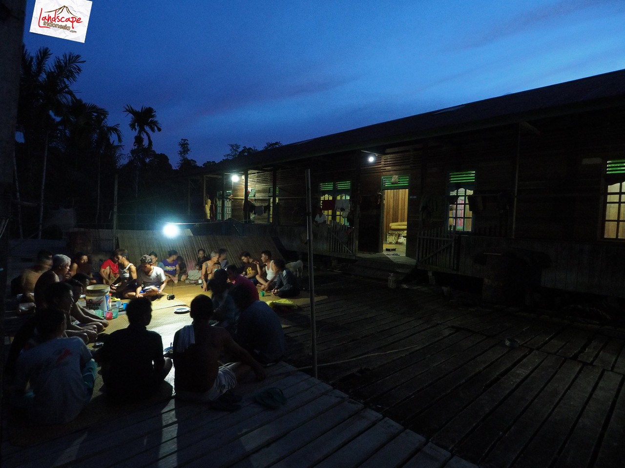 mengabadikan leboyan dari udara